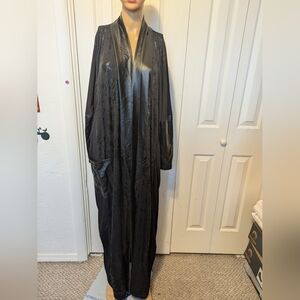 Plistre Black women's Robe size L/XL.